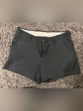 NWOT Under Armour Black Women's Black Golf Shorts Size 12 Heatgear